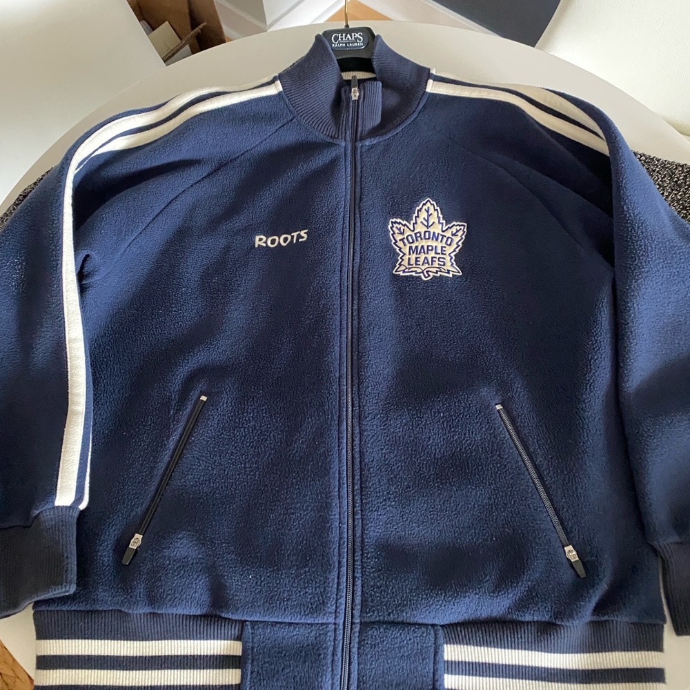Roots x Toronto Maple Leafs Fleece Varsity Jacket - Picture 2 of 6